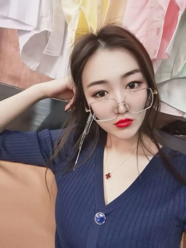 南山花花大胸妞